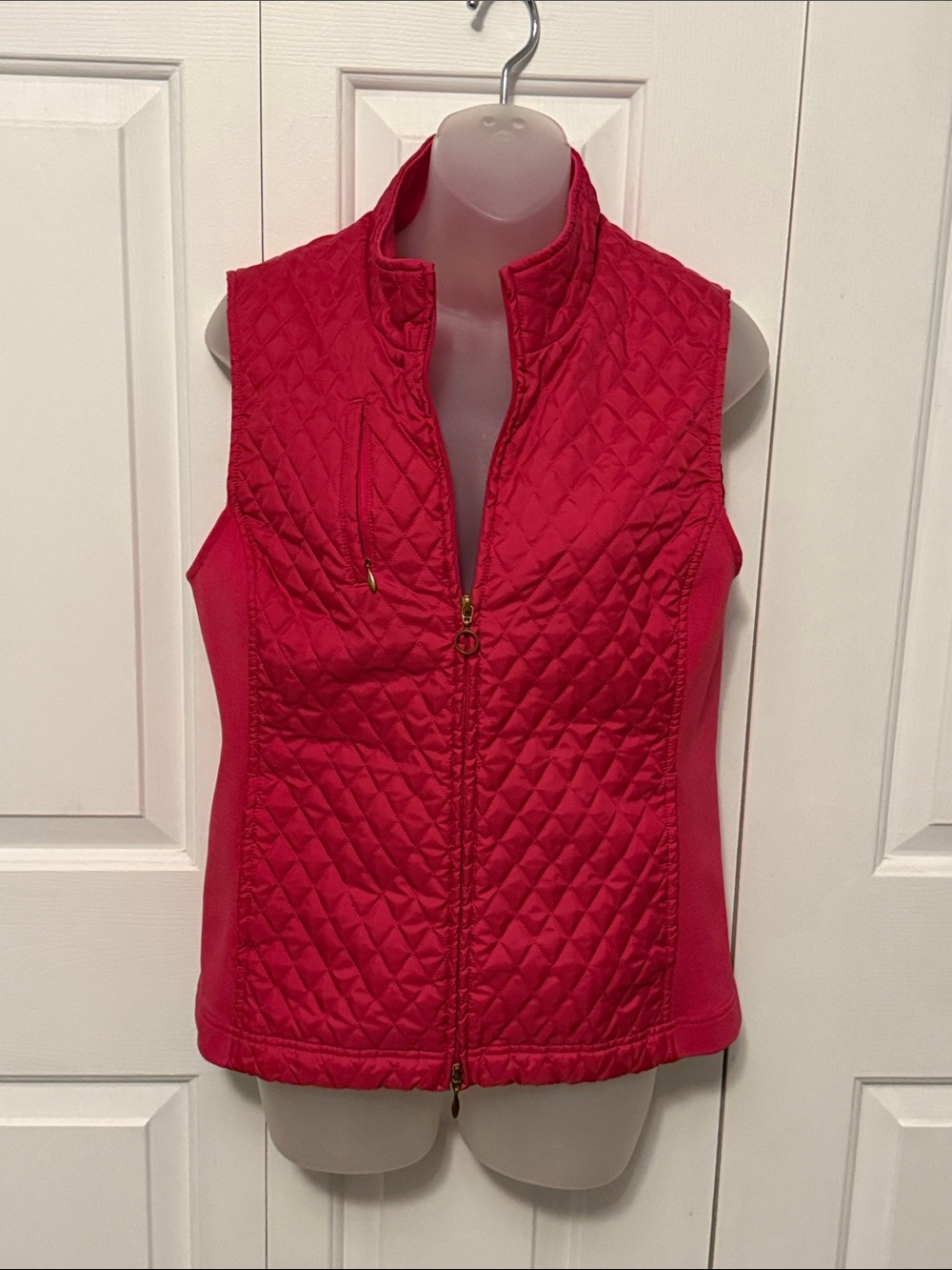Sport Haley Sz M Quilted Sleeveless Vest in fuschia GUC B321